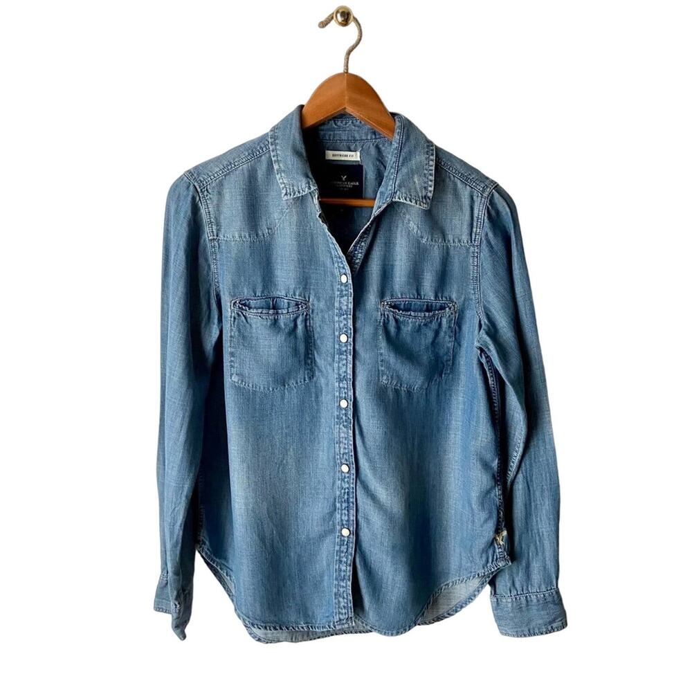 NOT FOR SALE AEO Chambray Button Down Shirt  Size Small